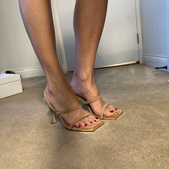 BNIB Good American Standout Square Toe strappy beige sandals - style GA022S-X. - Picture 6 of 9